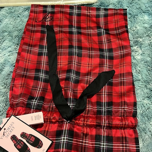 Victoria's Secret Red Plaid Slippers with silk dust cover VS110 - Picture 3 of 4